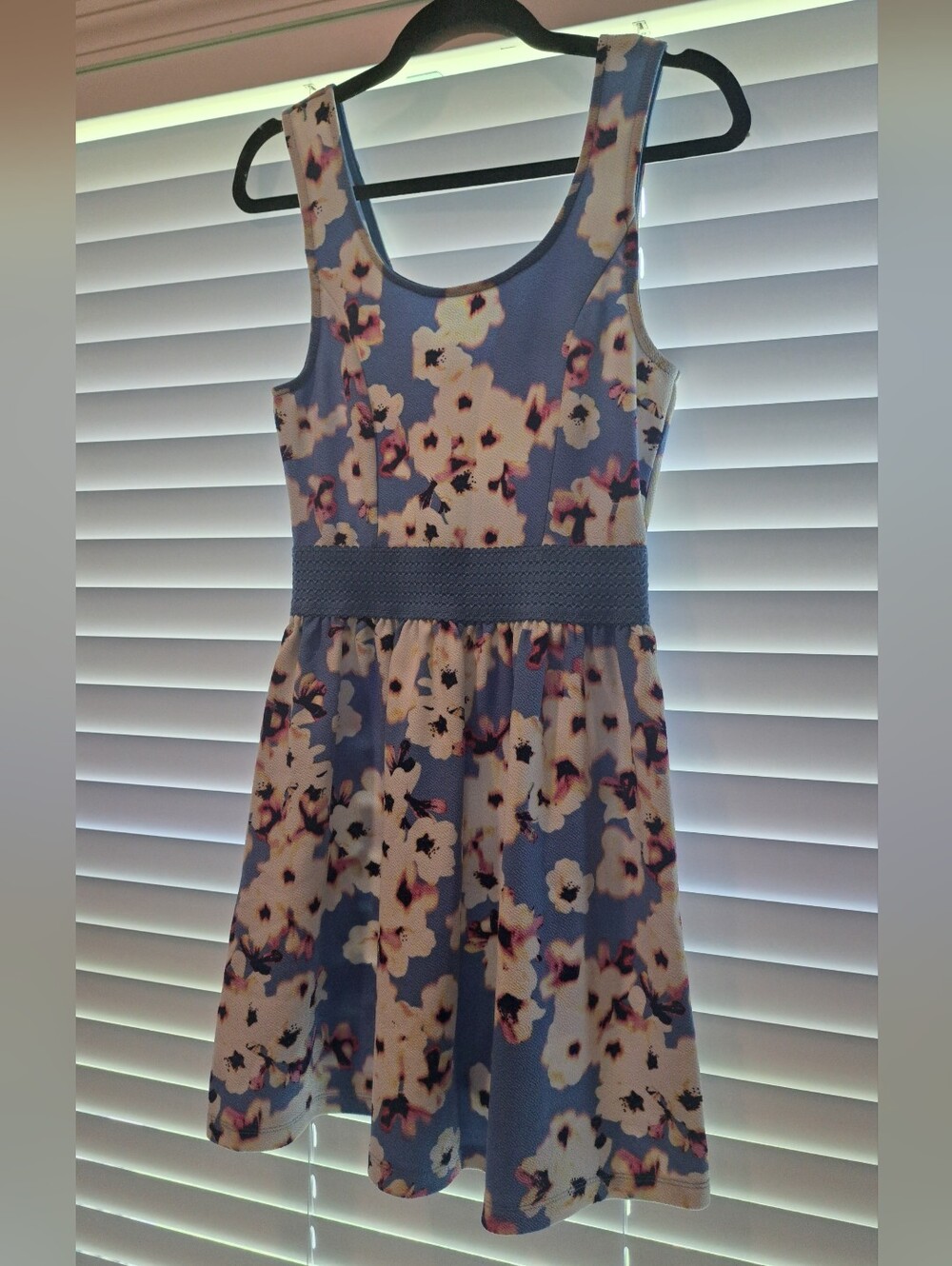 Women's Medium Scoop Neck Floral Summer Dress